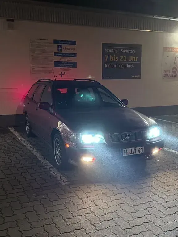 Gebraucht Volvo V40 122 PS (89 kW) 2000 Rot Kombi