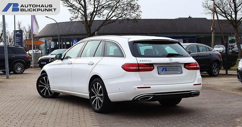 Gebraucht Mercedes E300 306 PS (225 kW) 2022 Weiß Limousine