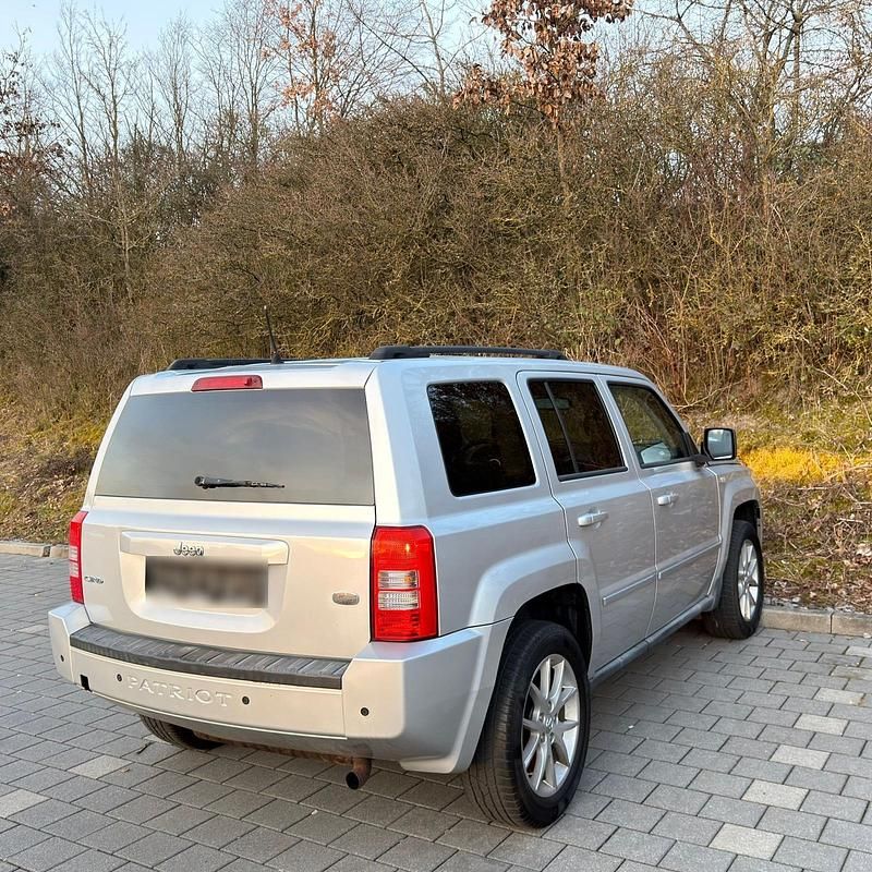Gebraucht Jeep Patriot 163 PS (119 kW) 2011 Grau SUV