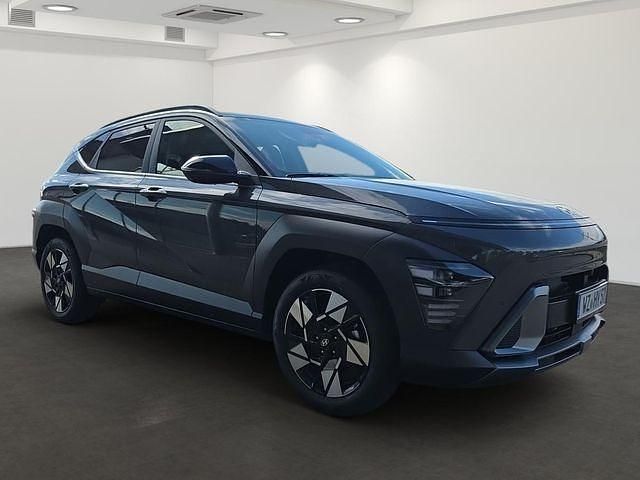 Neu Hyundai Kona Prime 137 PS (100 kW) 2025 Purple (ecotronic gray / abyss black ...) SUV