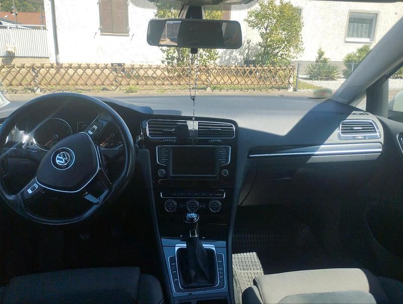 Gebraucht VW Golf VII 125 PS (91 kW) 2016 Weiß Kleinwagen