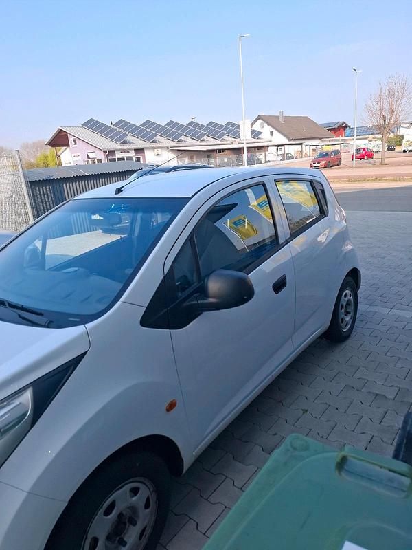 Gebraucht Chevrolet Spark 67 PS (49 kW) 2010 Weiß Kleinwagen