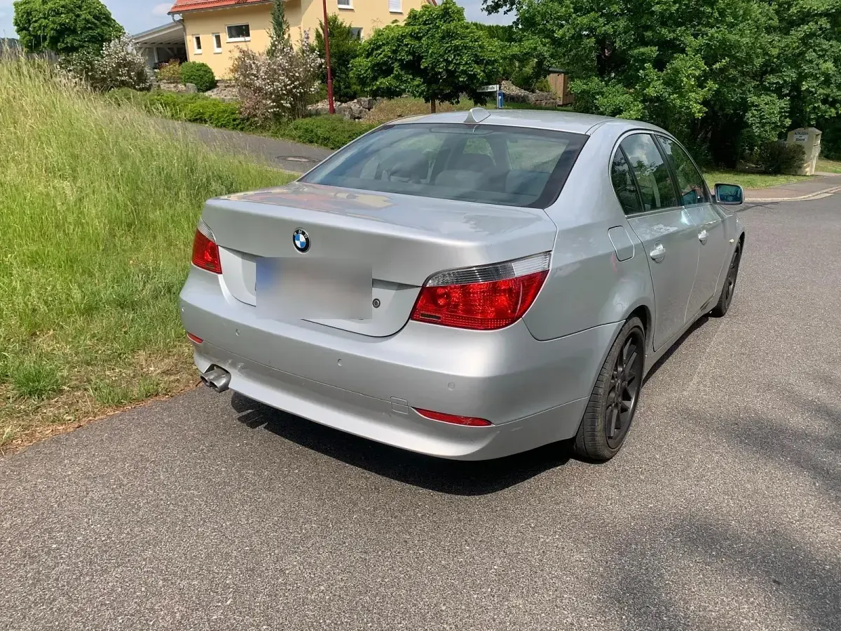Gebraucht BMW 520 170 PS (125 kW) 2004 Silber Limousine