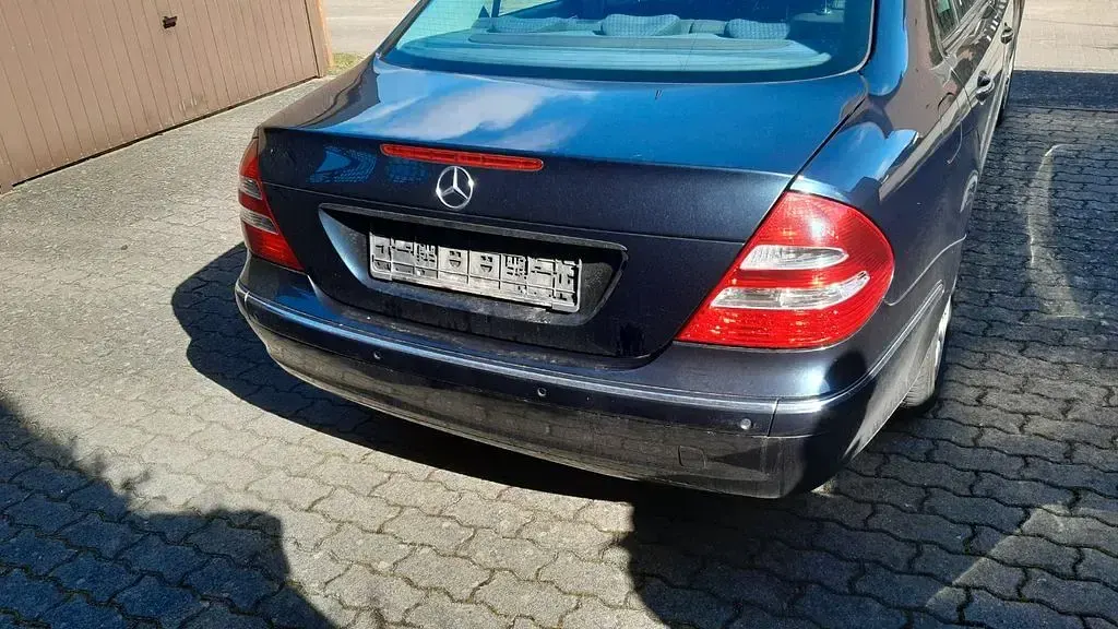 Gebraucht Mercedes E240 Elegance 177 PS (130 kW) 2003 Blau Limousine
