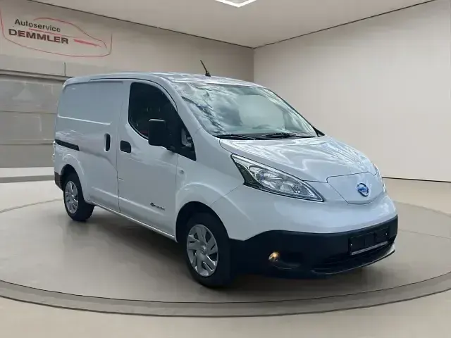 Gebraucht Nissan e-NV200 80 kW (109 PS) 2016 Weiß Van / Kleinbus