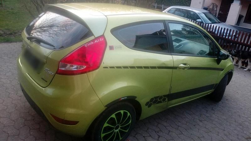 Gebraucht Ford Fiesta 82 PS (60 kW) 2009 Grün Kleinwagen