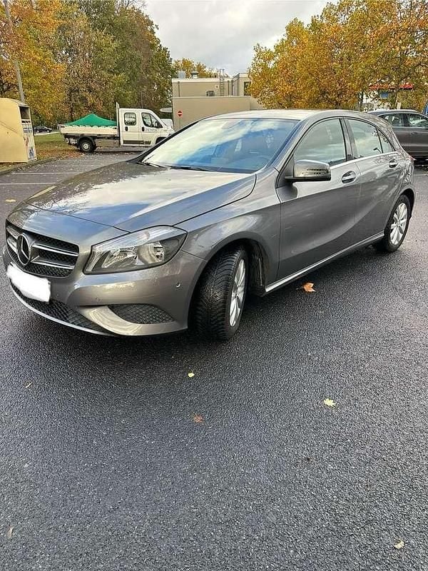 Gebraucht 2015 Mercedes A180 Style Limousine | 14.900 € (Guter Preis) - Bild 1/4