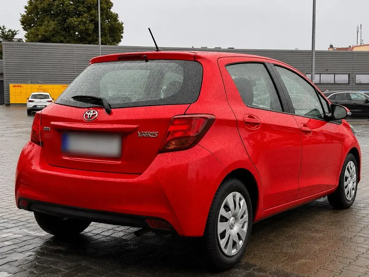 Gebraucht Toyota Yaris 69 PS (50 kW) 2015 Rot Kleinwagen