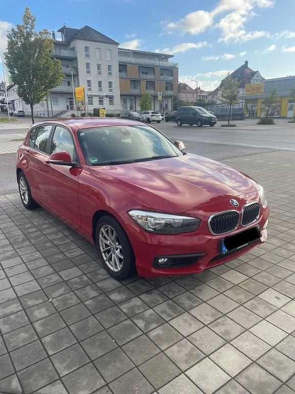 Rot Gebraucht 2017 BMW 118 Kleinwagen | 13.450 € (Superpreis) - Bild 1/4