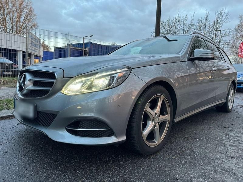 Gebraucht Mercedes E220 Edition 170 PS (125 kW) 2014 Grau Kombi