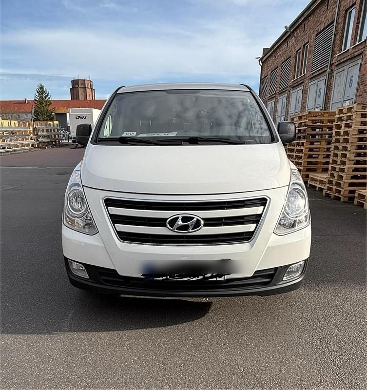 Weiß Gebraucht 2016 Hyundai H-1 Van / Kleinbus | 5.000 € - Bild 1/3