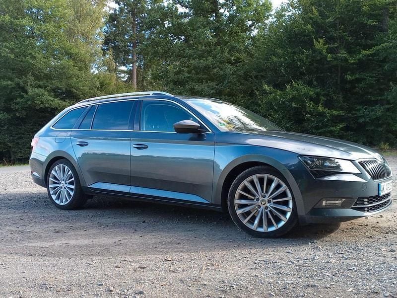 Grau Gebraucht 2017 Skoda Superb Style Kombi | 16.500 € (Guter Preis) - Bild 1/4
