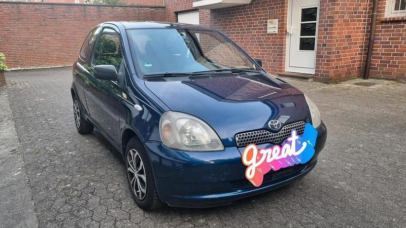 Blau Gebraucht 2000 Toyota Yaris Kleinwagen | 850 € (Fairer Preis) - Bild 1/4
