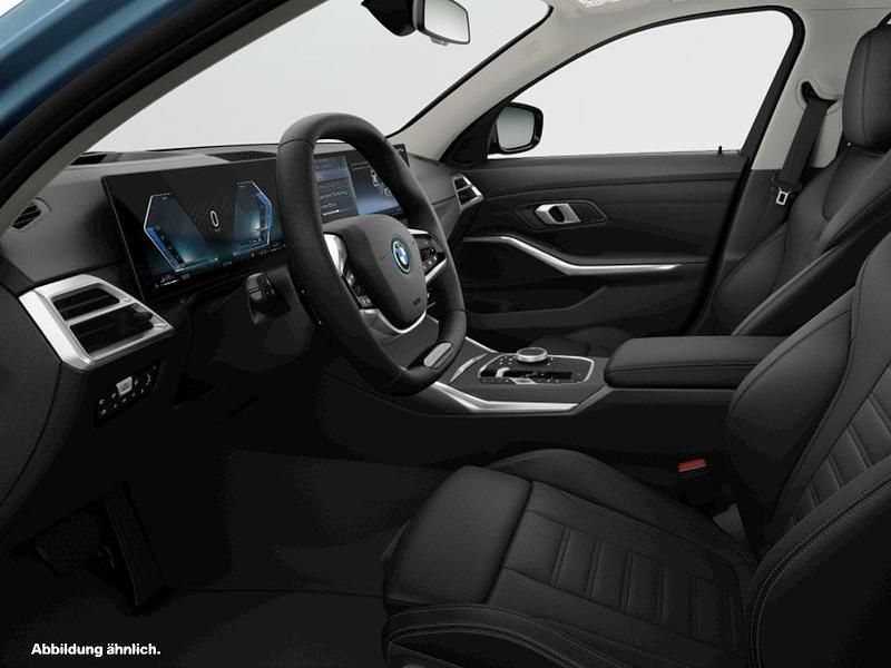 Gebraucht BMW 330e 292 PS (214 kW) 2025 Blau Kombi