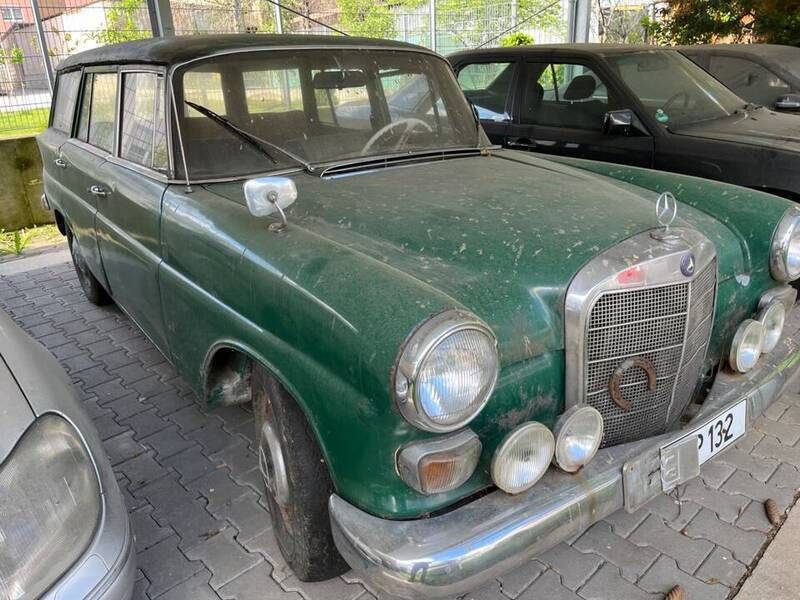 Grün Gebraucht 1967 Mercedes 200 Kombi | 12.800 € - Bild 1/4