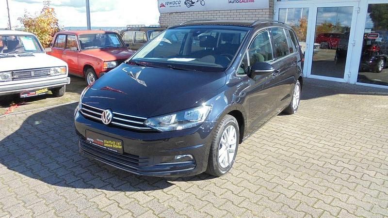 Gebraucht VW Touran 116 PS (85 kW) 2019 Schwarz Van / Kleinbus