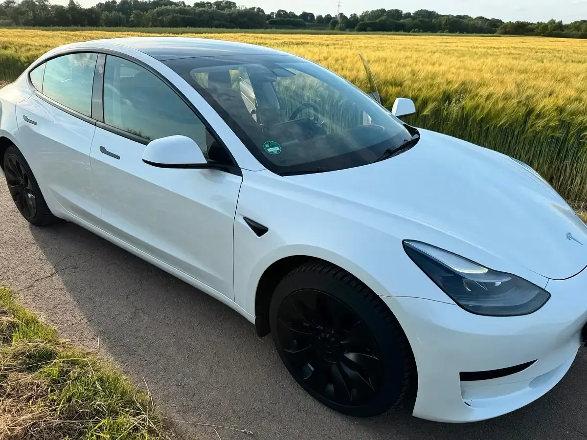 Gebraucht Tesla Model 3 Standard Range 208 kW (283 PS) 2023 Weiß Limousine