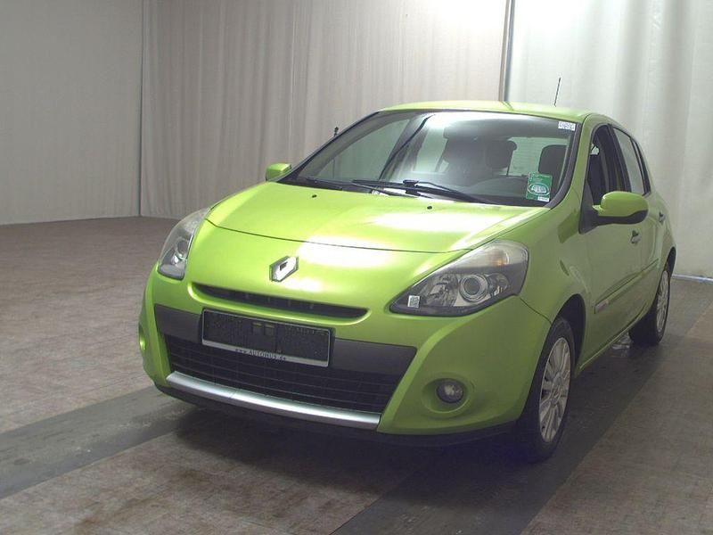 Gebraucht Renault Clio II Dynamique 75 PS (55 kW) 2010 Apfelgrün Limousine