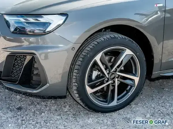 Gebraucht Audi A1 Ambiente 116 PS (85 kW) 2025 Chronosgrau metallic SUV