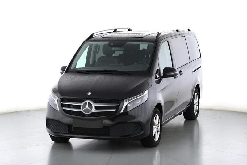 Obsidianschwarz metallic Gebraucht 2024 Mercedes V300 Avantgarde Edition Van / Kleinbus | 65.810 € - Bild 1/4