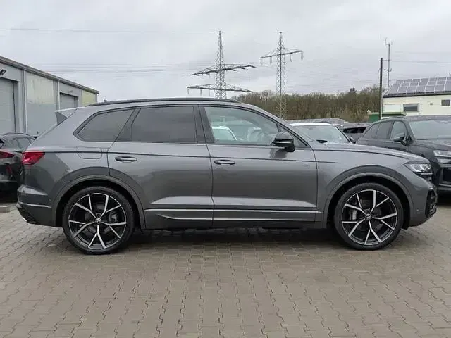Gebraucht VW Touareg R-line 286 PS (210 kW) 2025 Grau SUV