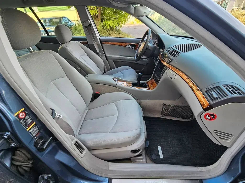 Gebraucht Mercedes E220 Elegance 150 PS (110 kW) 2003 Blau Kombi