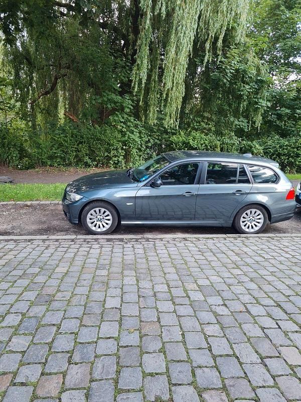 Gebraucht 2009 BMW 320 Sport Line Kombi | 8.999 € (Teuer) - Bild 1/4