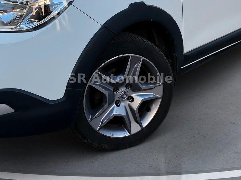 Gebraucht Dacia Dokker Stepway 102 PS (75 kW) 2019 Weiß Van / Kleinbus