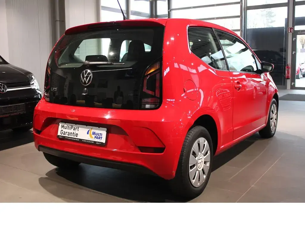 Usado VW up! Basis 65 CV (47 kW) 2021 Rojo Utilitario