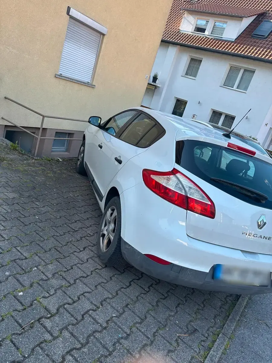 Gebraucht Renault Mégane 110 PS (80 kW) 2012 Weiß Limousine