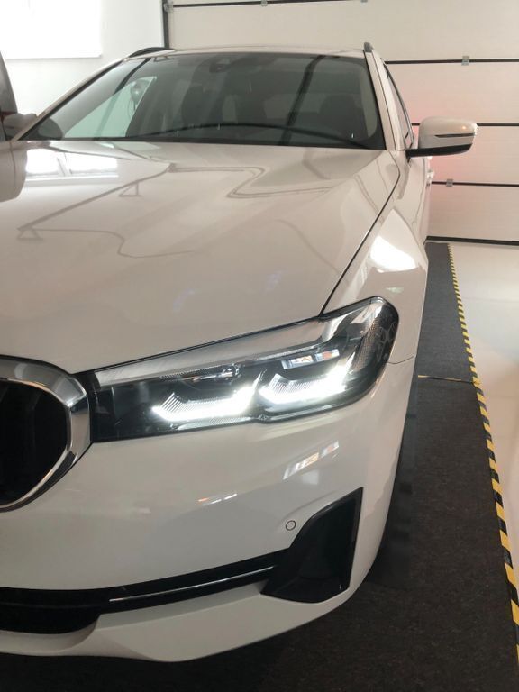Weiß Gebraucht 2020 BMW 520 Kombi | 27.800 € (Guter Preis) - Bild 1/4