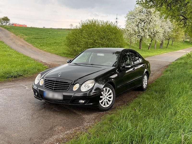 Second-hand Mercedes E220 170 CP (125 kW) 2007 Negru Berlinǎ