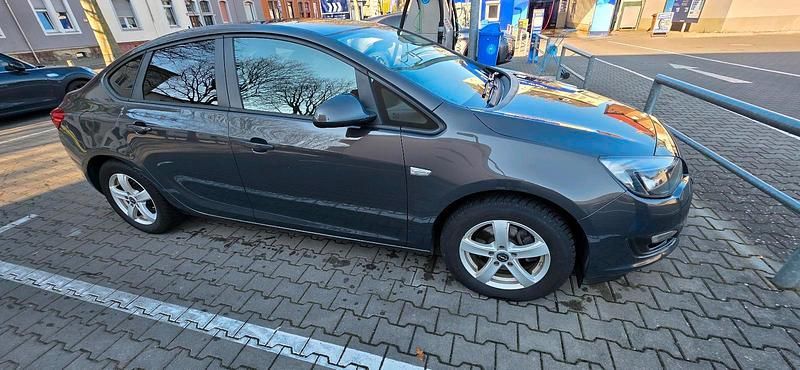 Gebraucht Opel Astra 110 PS (80 kW) 2015 Grau Limousine