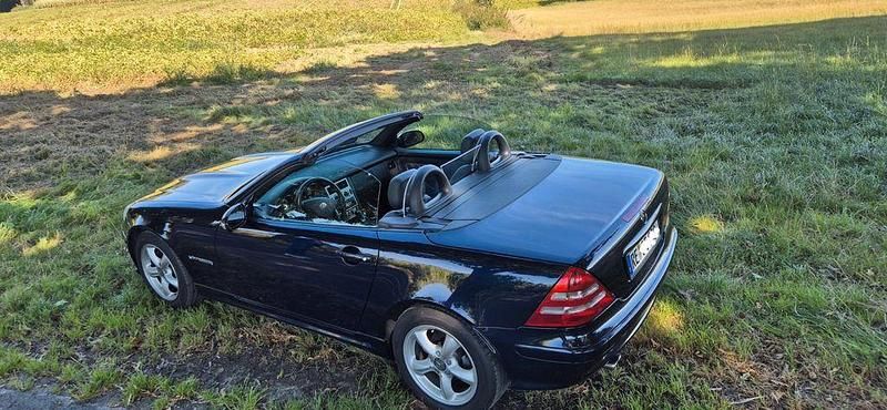 Blau Gebraucht 2002 Mercedes SLK200 Cabrio | 10.950 € - Bild 1/4
