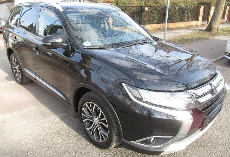 Gebraucht Mitsubishi Outlander Plus 150 PS (110 kW) 2017 Schwarz SUV