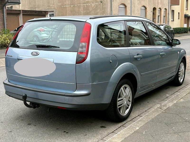 Gebraucht Ford Focus Ghia 116 PS (85 kW) 2005 Silber Kombi