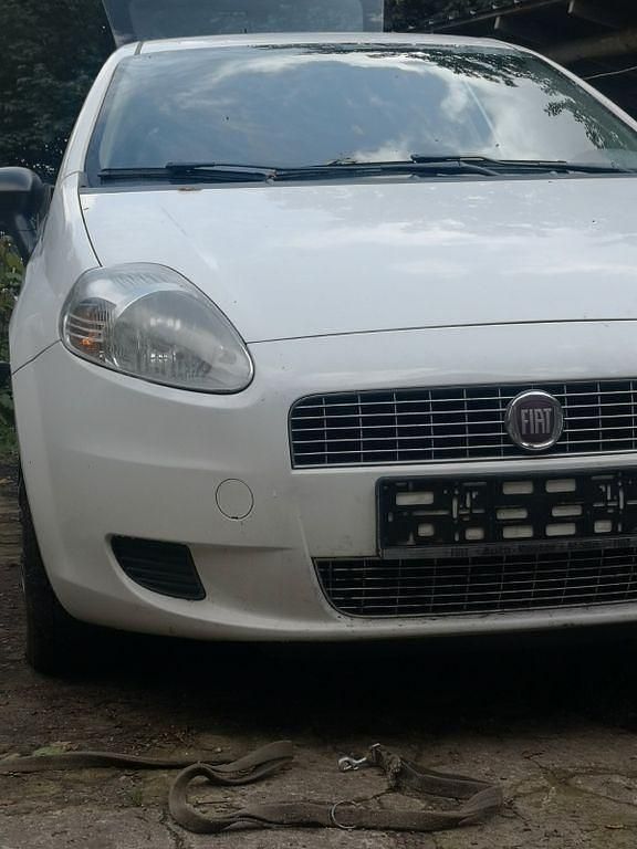 Weiß Gebraucht 2009 Fiat Grande Punto Dynamic Kleinwagen | 2.580 € (Etwas zu teuer) - Bild 1/4