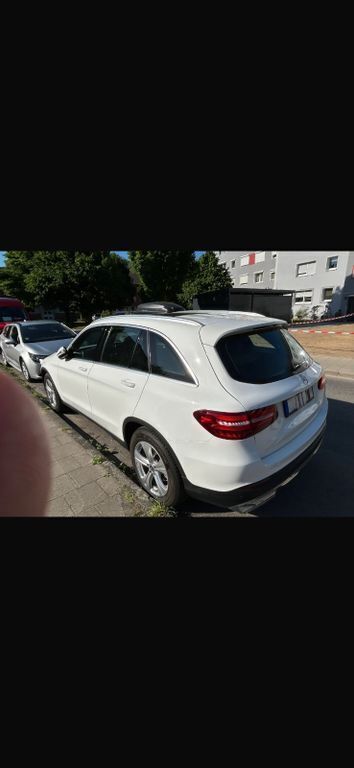 Weiß Gebraucht 2018 Mercedes GLC220 SUV | 24.000 € (Superpreis) - Bild 1/4