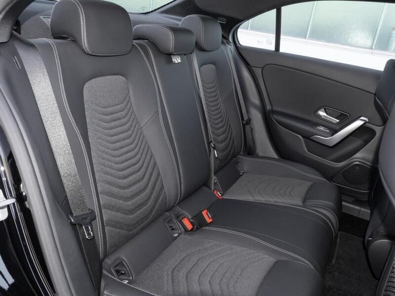 Gebraucht Mercedes A250 Progressive 163 PS (119 kW) 2024 Night black Limousine