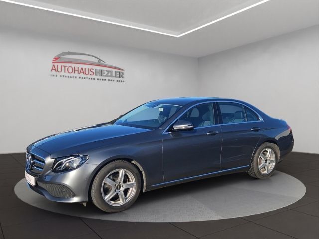 Grau Gebraucht 2019 Mercedes E220 Limousine | 29.990 € (Superpreis) - Bild 1/4