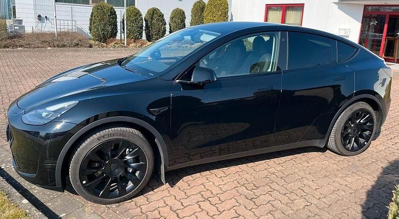 Gebraucht Tesla Model Y Standard Range 188 kW (256 PS) 2023 Schwarz SUV