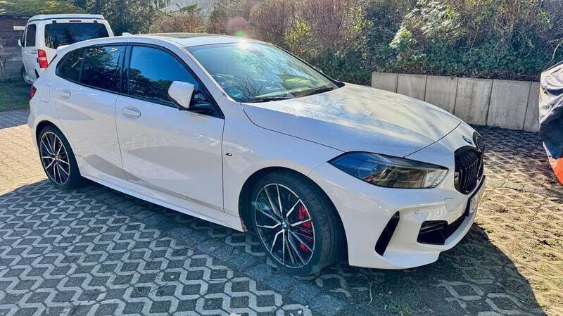 Weiß Gebraucht 2021 BMW 120 M Sport Kleinwagen | 30.500 € (Fairer Preis) - Bild 1/4