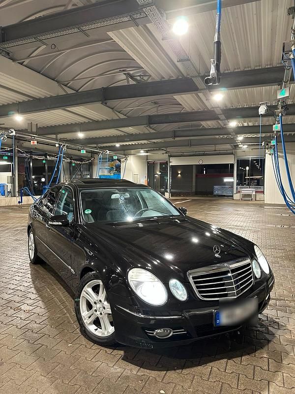 Schwarz Gebraucht 2006 Mercedes E280 Limousine | 7.400 € (Teuer) - Bild 1/4