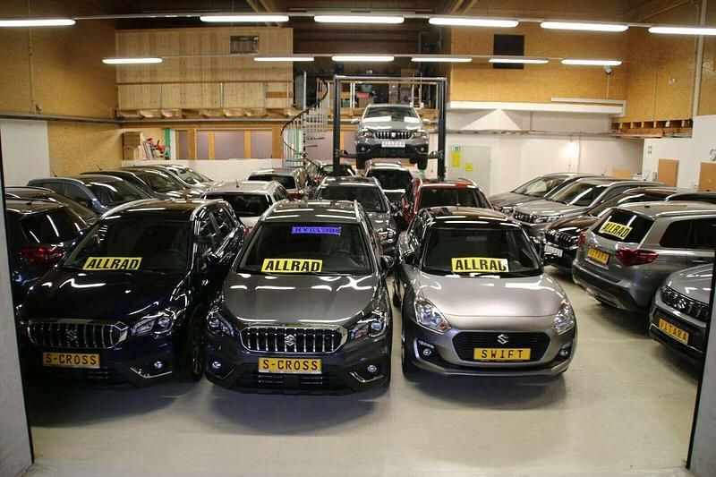 Neu Suzuki Vitara 129 PS (94 kW) 2025 Dunkelblaumet. dach schwarzmet SUV