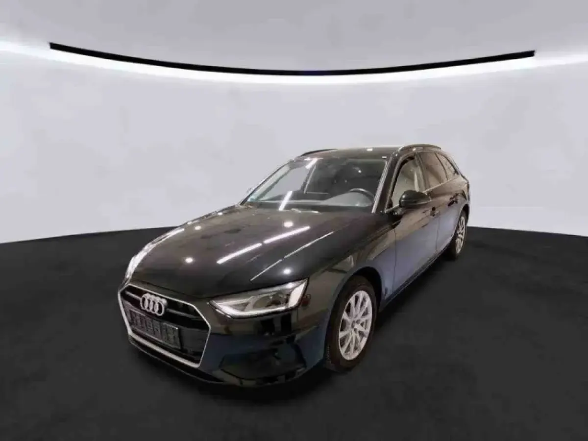 Gebraucht Audi A4 Advanced 150 PS (110 kW) 2022 Mythosschwarz metallic Kombi