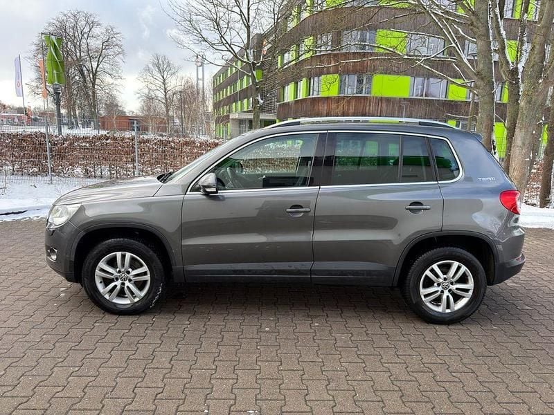 Gebraucht VW Tiguan Team 140 PS (102 kW) 2011 Grau SUV