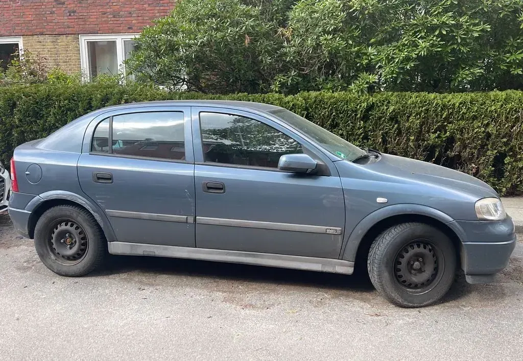 Gebraucht Opel Astra 75 PS (55 kW) 1999 Blau Limousine