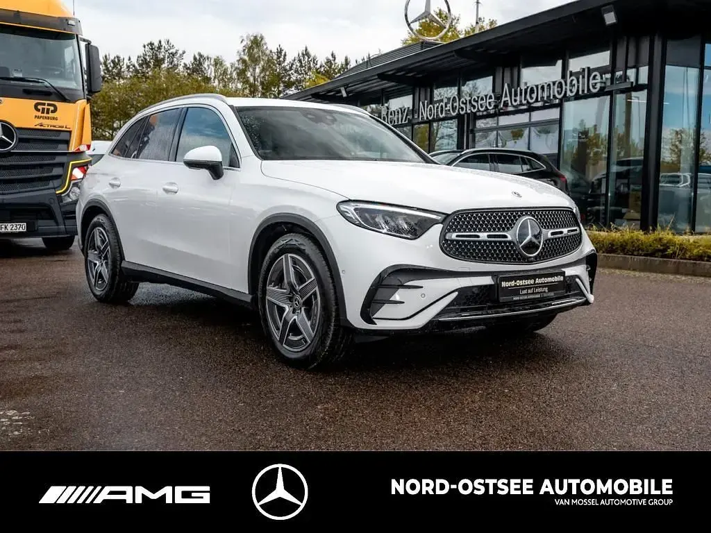 Gebraucht Mercedes GLC300 AMG 269 PS (197 kW) 2025 Polarweiß uni SUV