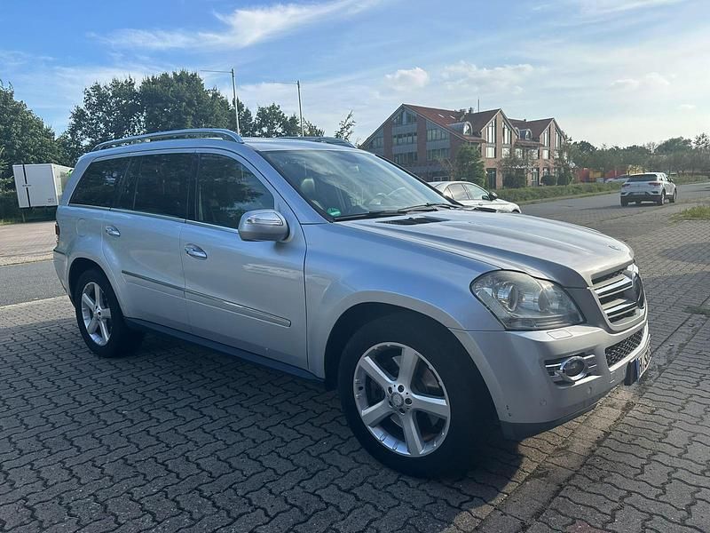 Silber Gebraucht 2009 Mercedes GL320 SUV | 8.500 € - Bild 1/4