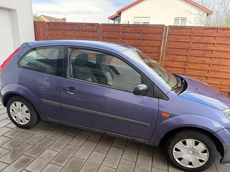 Gebraucht Ford Fiesta 59 PS (43 kW) 2006 Violet Kleinwagen